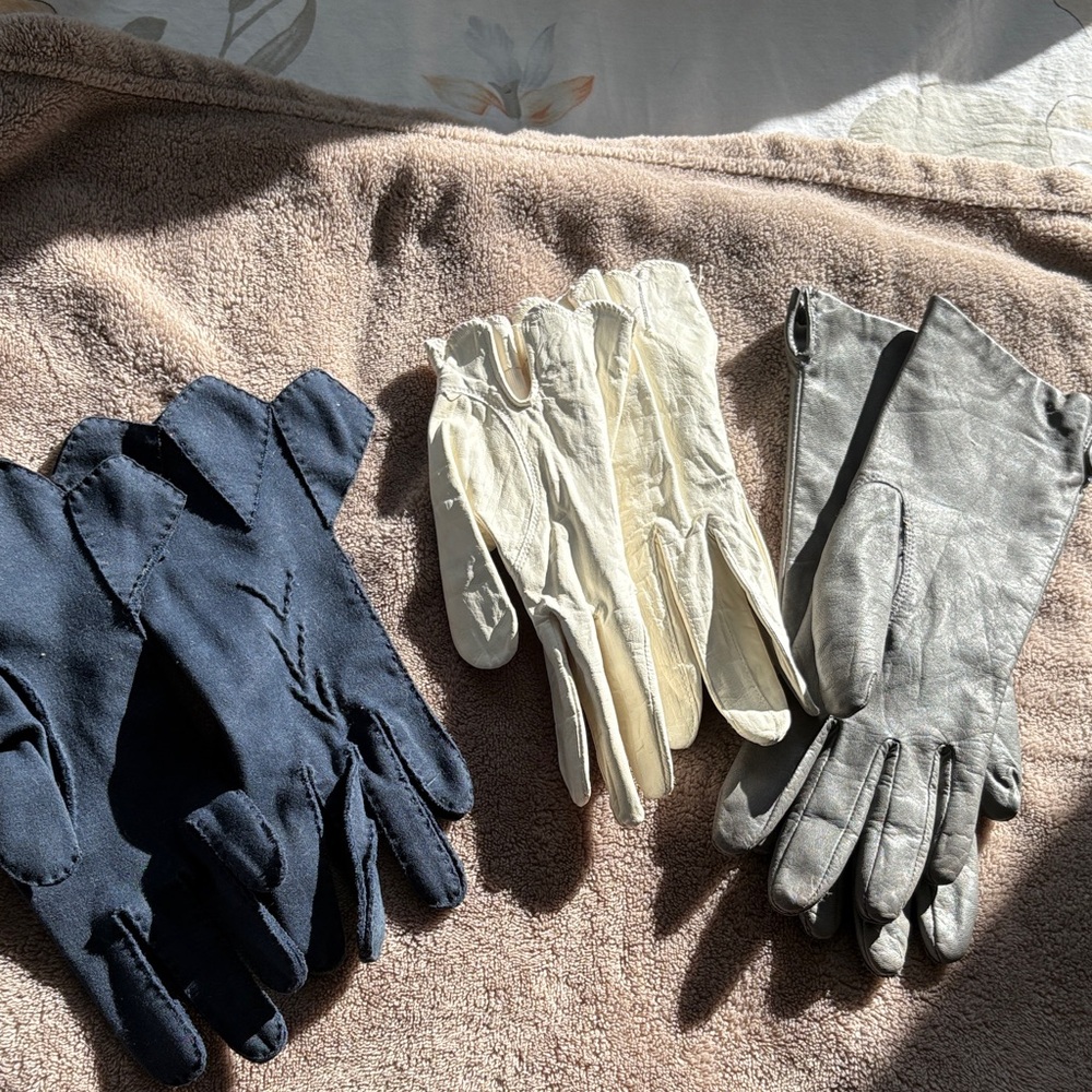 Vintage Elegant gray, white and blue glove lot.